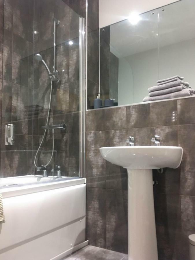 Luxury 1 Bed Apartment In City Centre With Parking Chester Dış mekan fotoğraf