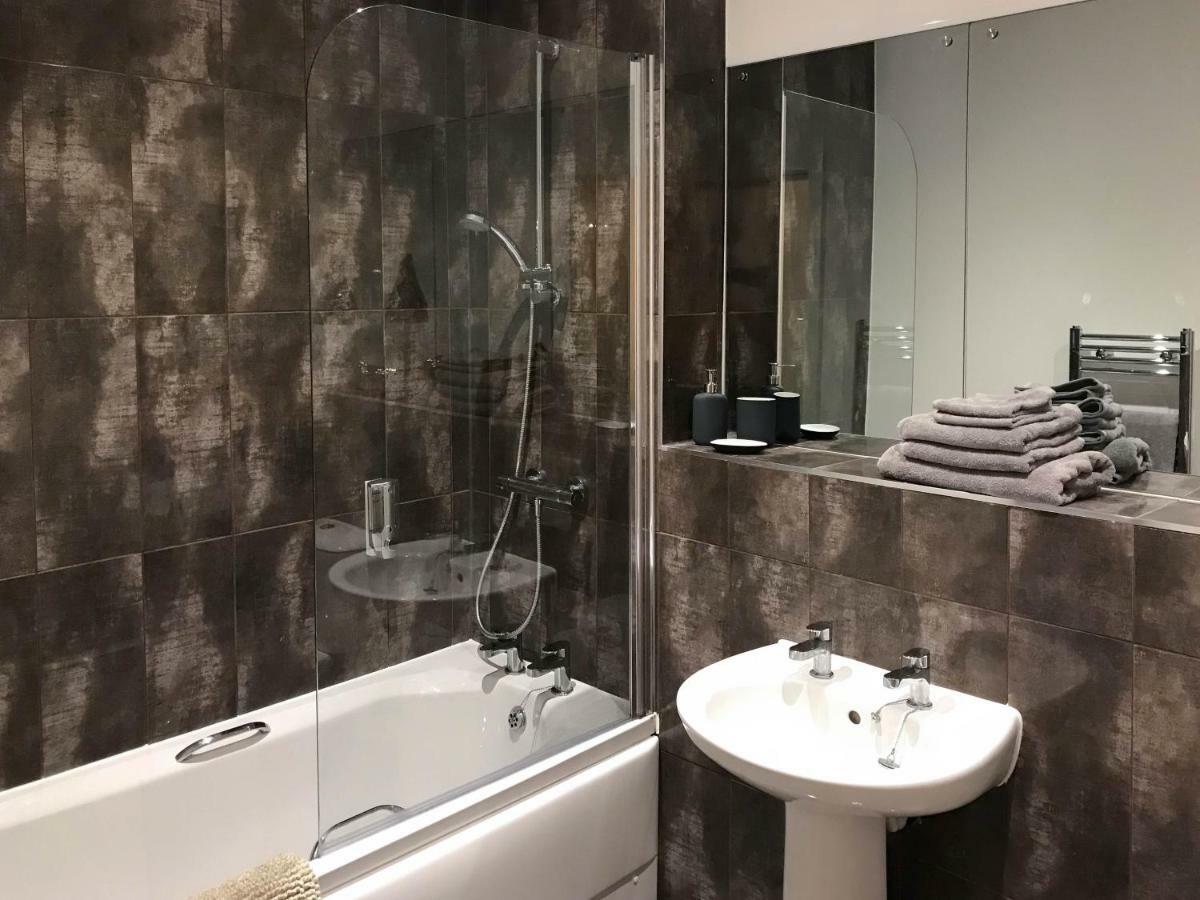 Luxury 1 Bed Apartment In City Centre With Parking Chester Dış mekan fotoğraf