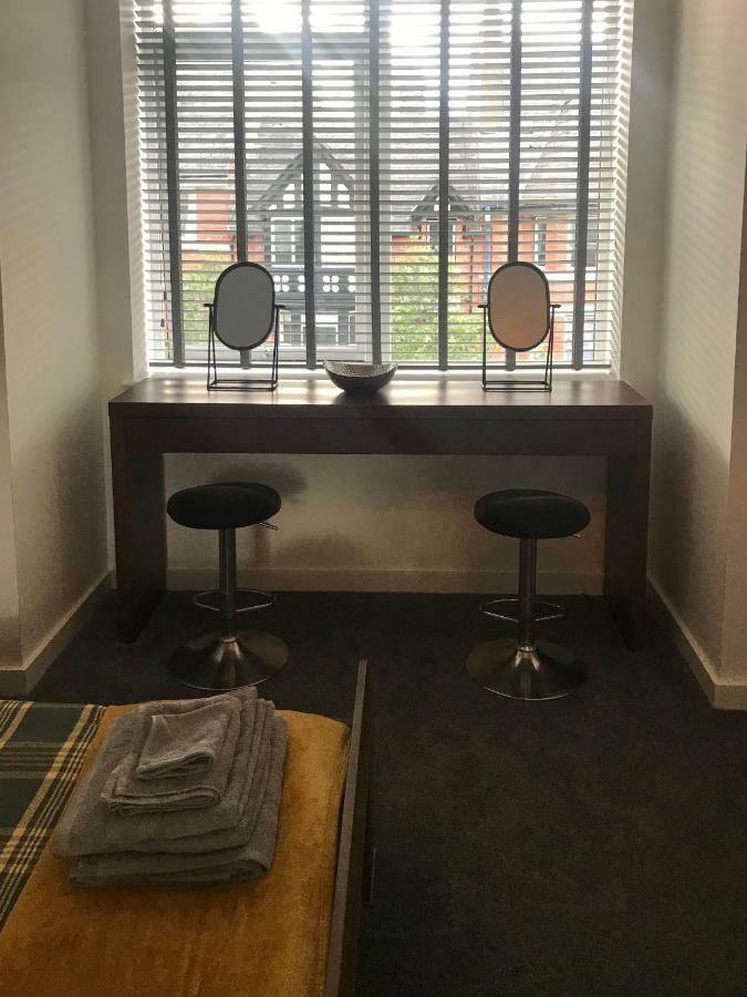Luxury 1 Bed Apartment In City Centre With Parking Chester Dış mekan fotoğraf
