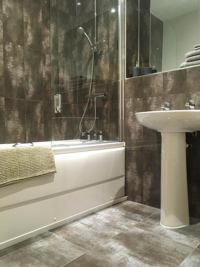 Luxury 1 Bed Apartment In City Centre With Parking Chester Dış mekan fotoğraf