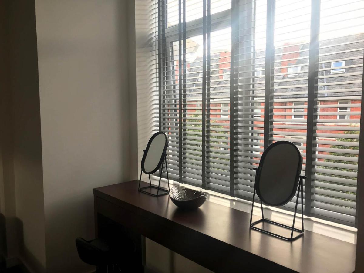 Luxury 1 Bed Apartment In City Centre With Parking Chester Dış mekan fotoğraf